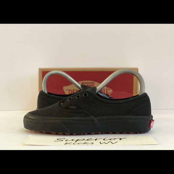 vans authentic uc